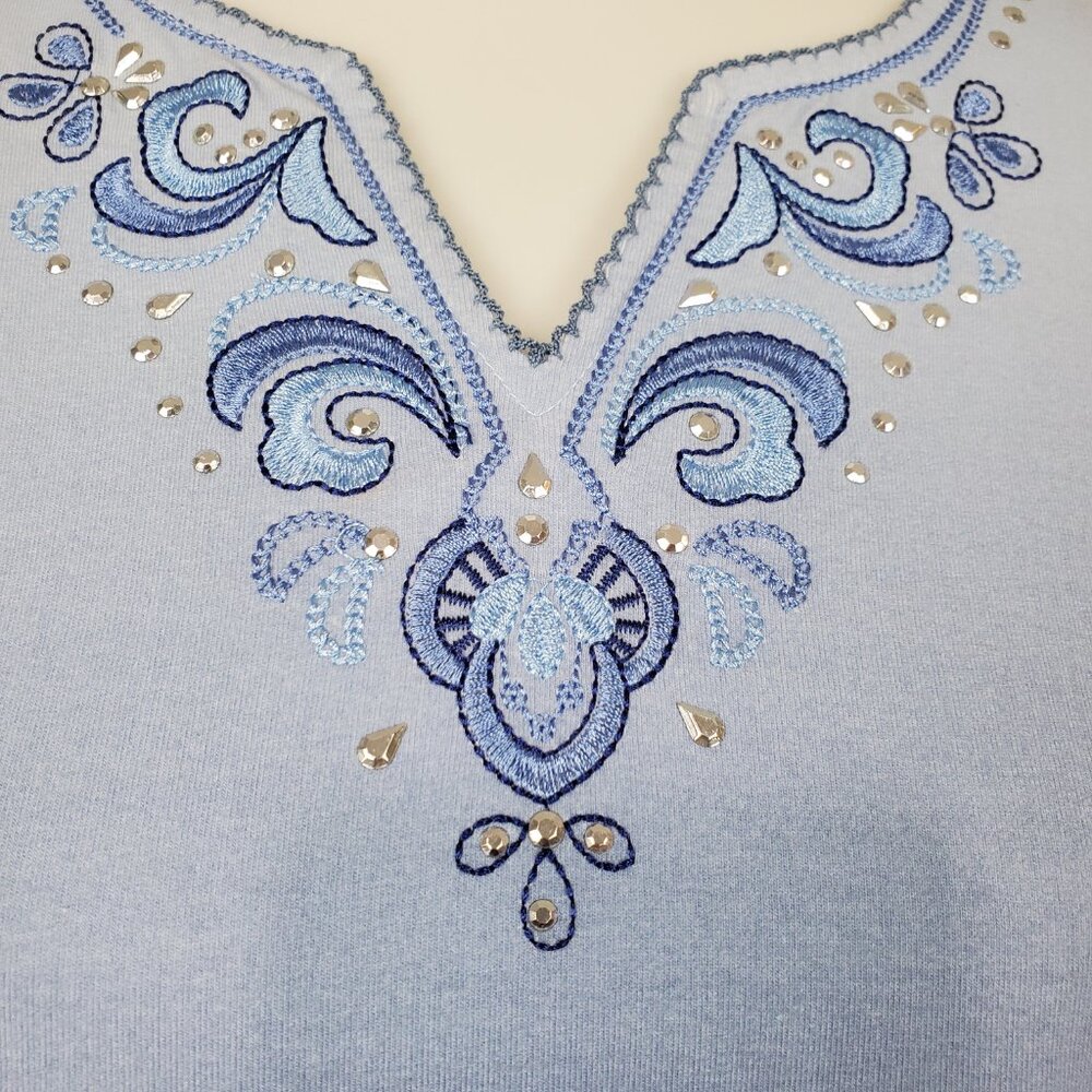 Alfred Dunner Blue Ombre Embroidered Embellished Knit Top NEW NWT Size S - Picture 3 of 14